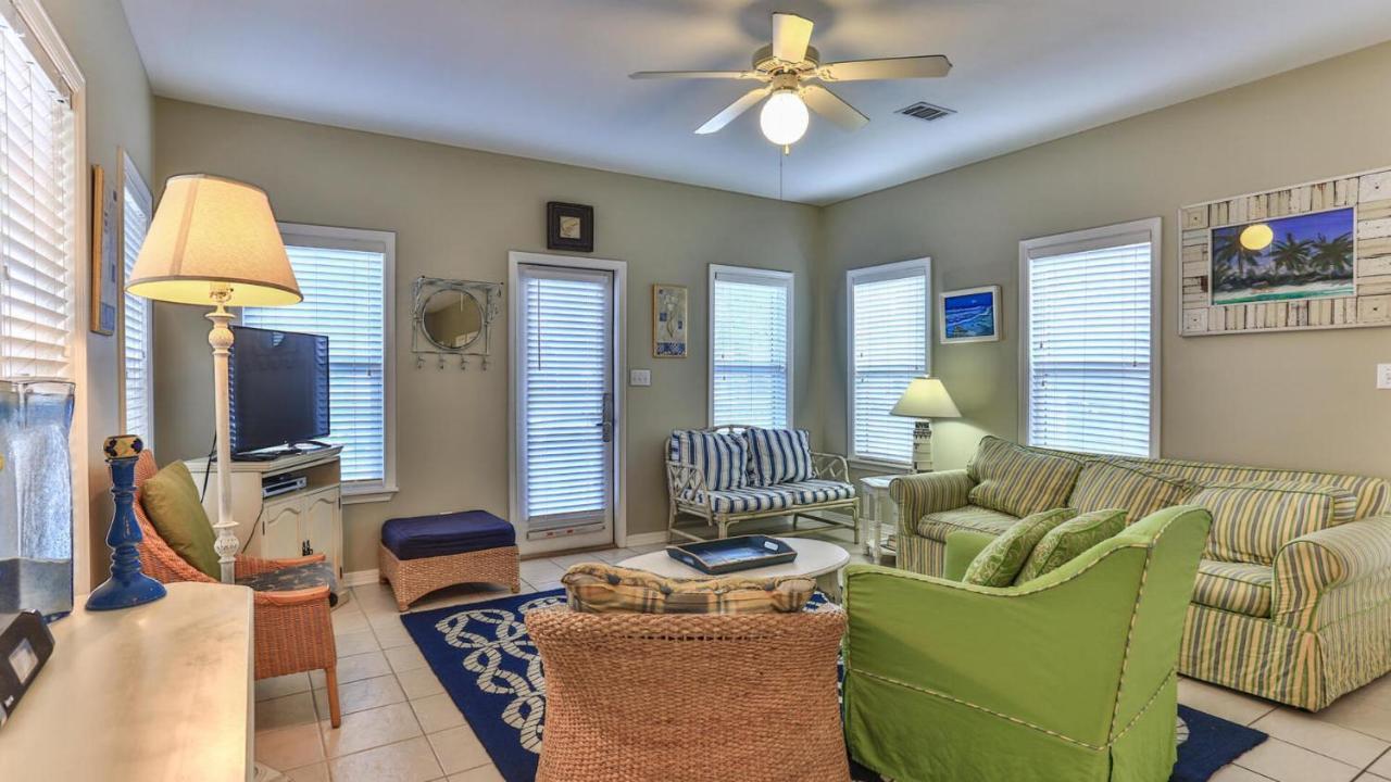 Biglows Bungalow: Beachside Retreat with Pet-Friendly Perks Villa Destin Exterior photo