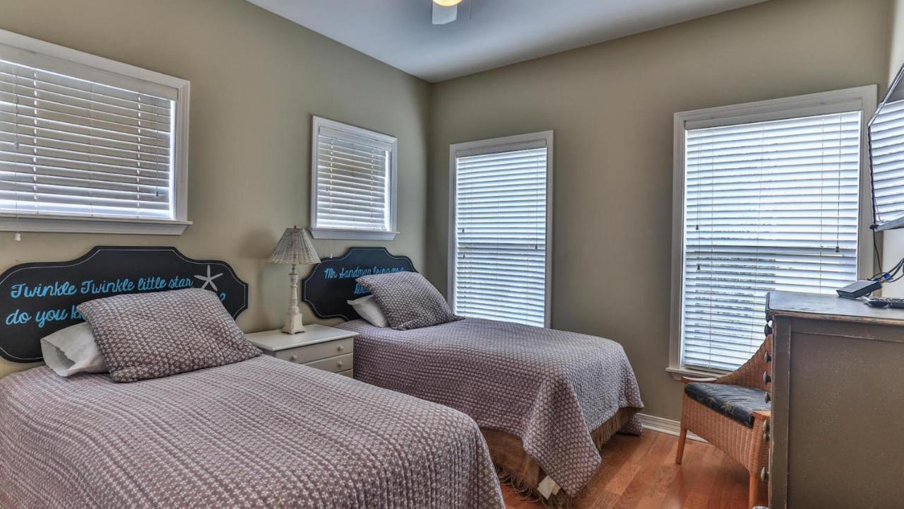 Biglows Bungalow: Beachside Retreat with Pet-Friendly Perks Destin Exterior photo